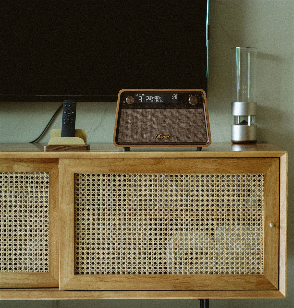 Sangean WR-201D Soundsystem.