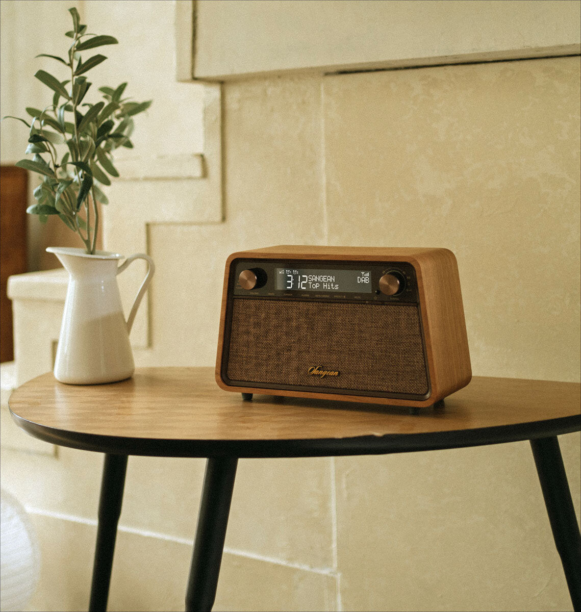 Sangean WR-201D Soundsystem.