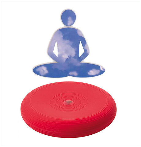Silhouette einer sitzenden, meditierenden Person mit Wolken im Körper, vor einem roten Balance- oder Yoga-Board.