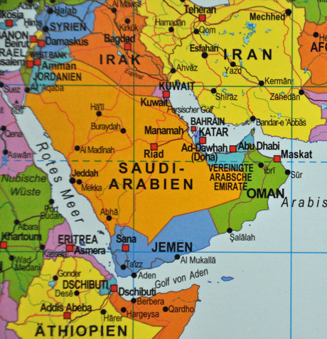 Karte des Nahen Ostens mit Ländern, Hauptstädten und wichtigen Städten, darunter Saudi-Arabien, Iran, Irak, Äthiopien und Jemen.