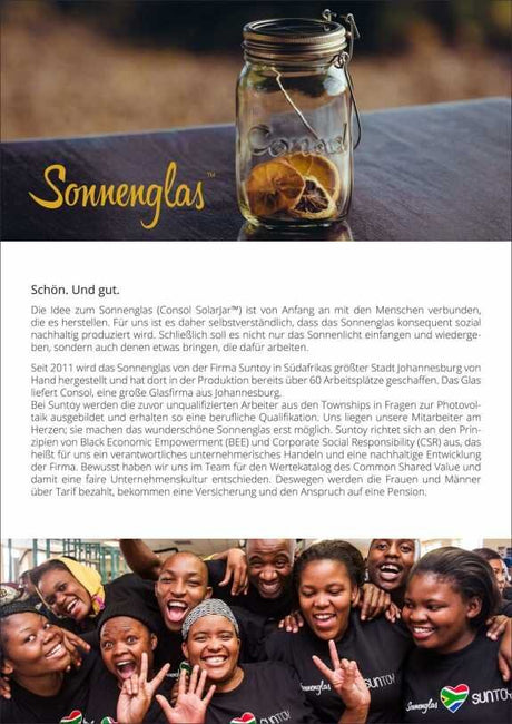 Ein Glas mit getrockneten Orangenscheiben und Kräutern auf einem Tisch, darüber der Schriftzug "Sonnenglas".