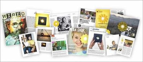 Verschiedene Zeitschriften, Magazine und Zeitungsseiten mit Bildern und Texten, einige mit gelben Blumenmotiven.
