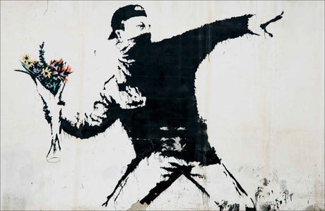 Schwarz-weiße Streetart eines Mannes mit erhobenem Arm, der eine Blumenstrauß hält.