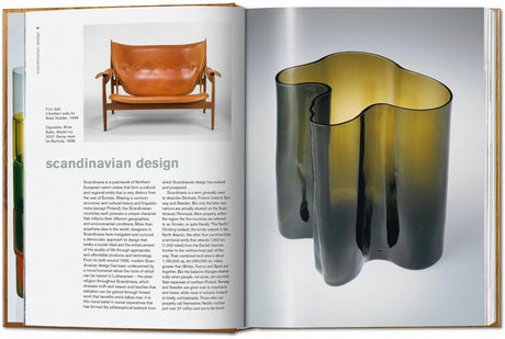 Linke Seite: Chieftain-Sofa von Niels Vodder, 1949. Rechte Seite: Skulpturartige Vase aus gelbem und schwarzem Glas.