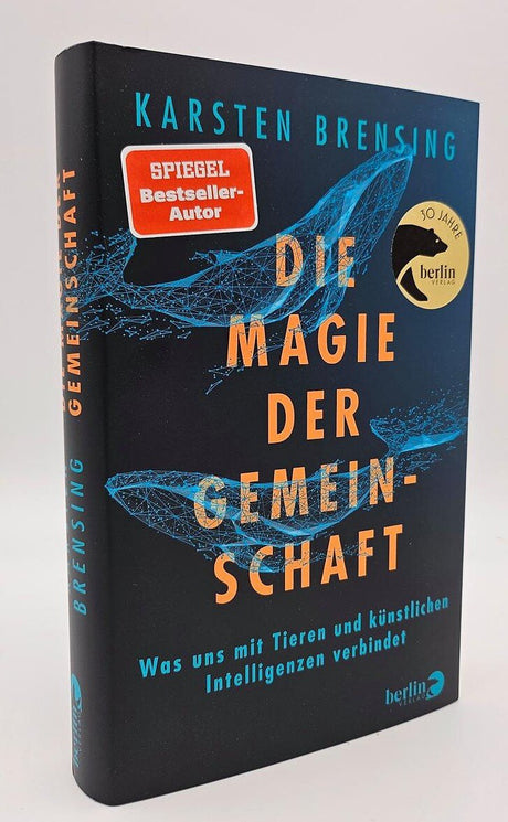 Buch mit blauer und orange Schrift, Titel "Die Magie der Gemeinschaft", Autor Karsten Brensing, mit Illustration