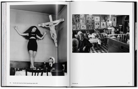 Zwei Schwarz-Weiß-Fotos in einem Buch: links eine Frau mit langen Haaren neben einem Kreuz, rechts eine Menschenmenge
