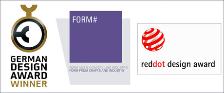 Logo des German Design Award, daneben ein Platzhalter für eine Formnummer und das Red Dot Design Award Logo.