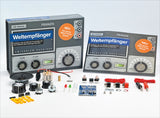Zwei Verpackungen des FRANZIS Weltempfängers mit elektronischen Bauteilen und Zubehör.