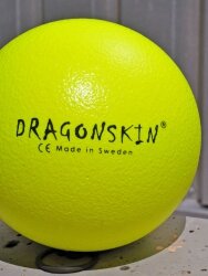 Dragonskin Ball. Fussballgröße