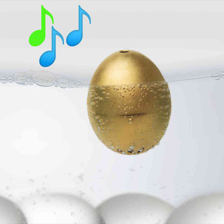 Goldenes Piepei im Wasser mit Bläschen, oben Musiknoten in Grün und Blau.