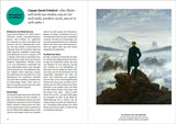 Mann mit dunkler Jacke und Gehstock steht auf Felsen vor Nebelmeer, Blick auf Berge und Wolken.